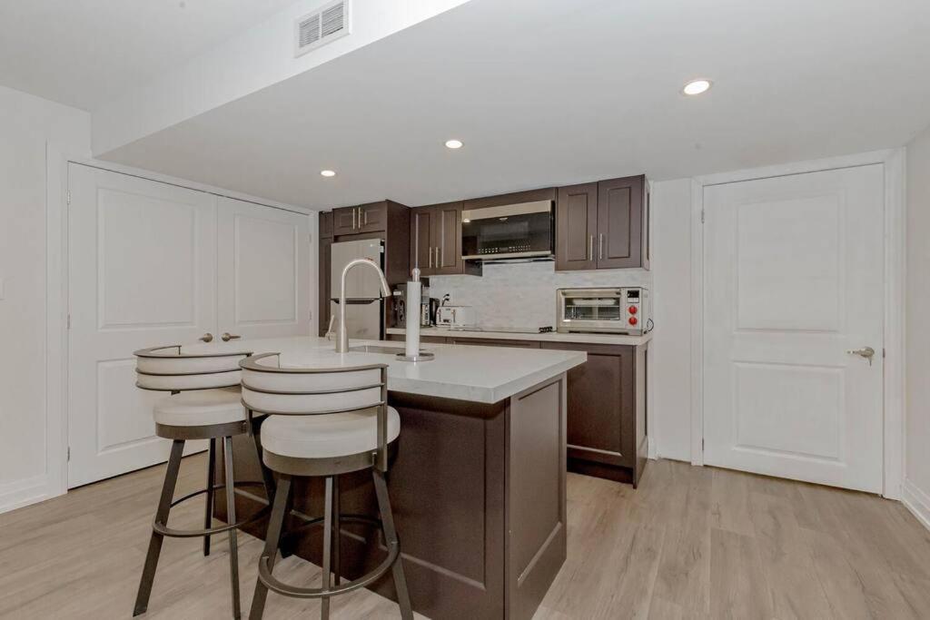 Luxury Basement Apartment In Oakville Exteriör bild