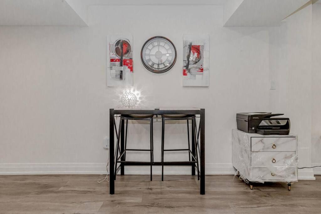 Luxury Basement Apartment In Oakville Exteriör bild