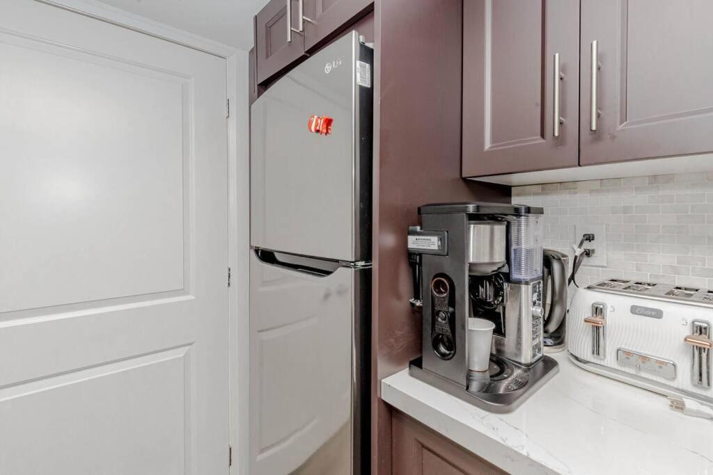 Luxury Basement Apartment In Oakville Exteriör bild