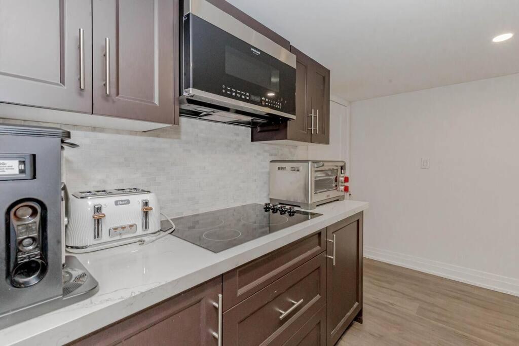 Luxury Basement Apartment In Oakville Exteriör bild