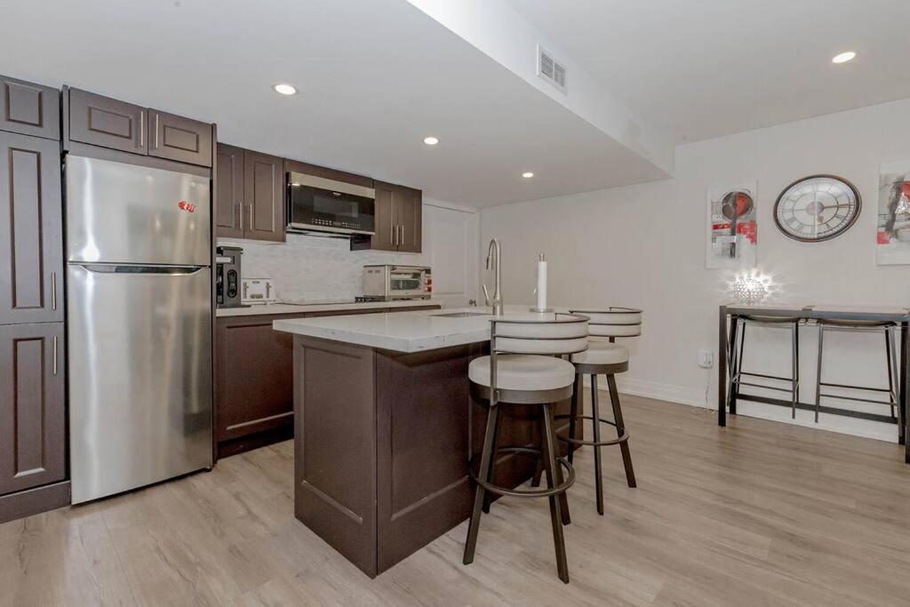 Luxury Basement Apartment In Oakville Exteriör bild