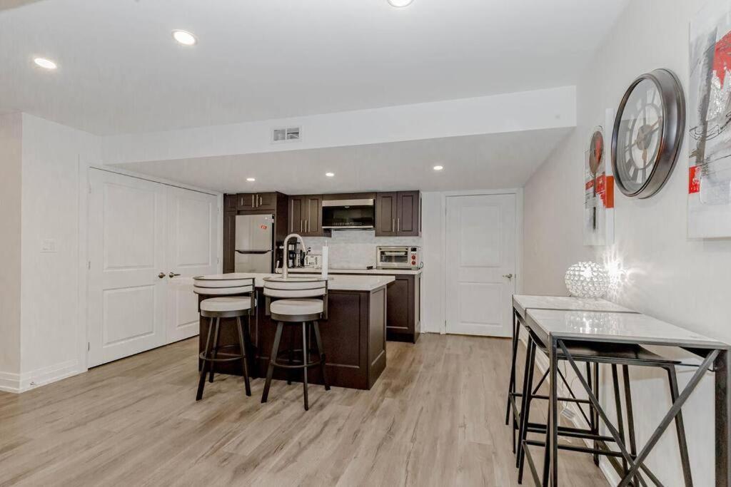 Luxury Basement Apartment In Oakville Exteriör bild