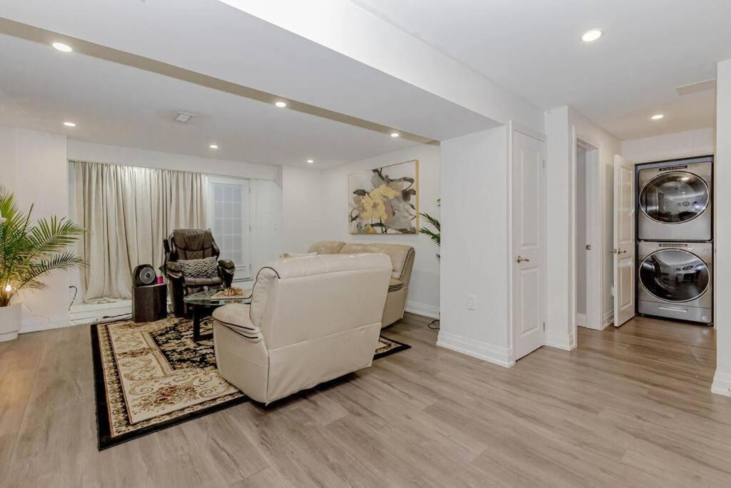 Luxury Basement Apartment In Oakville Exteriör bild