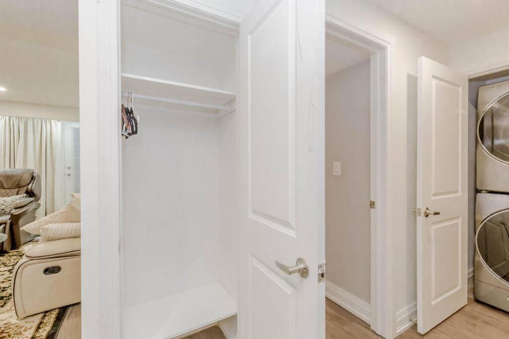 Luxury Basement Apartment In Oakville Exteriör bild