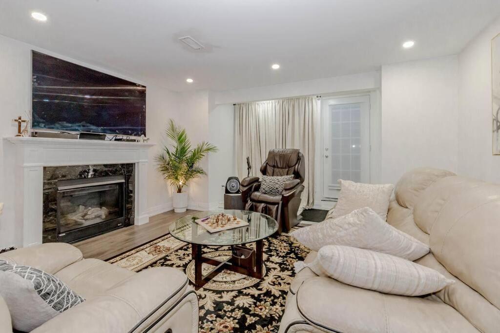 Luxury Basement Apartment In Oakville Exteriör bild