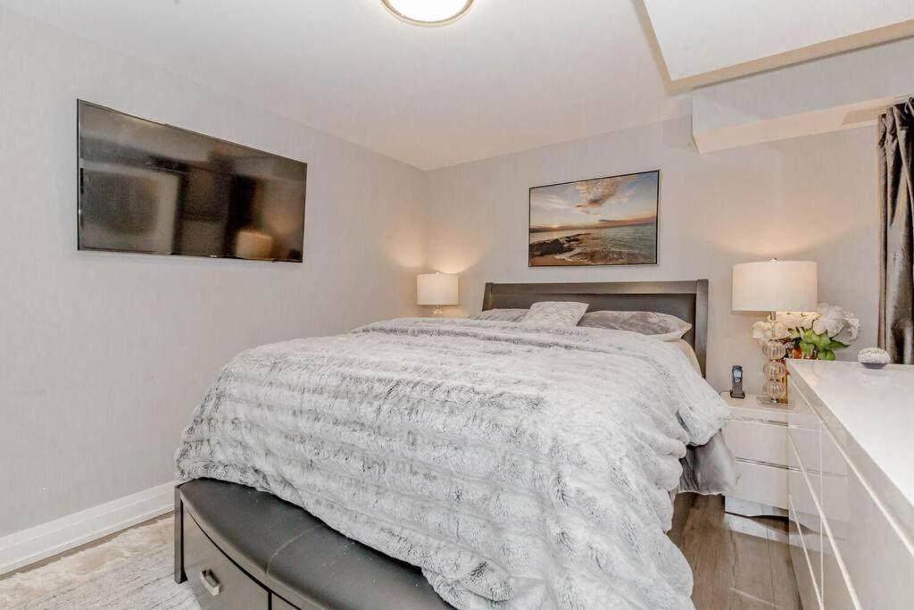 Luxury Basement Apartment In Oakville Exteriör bild