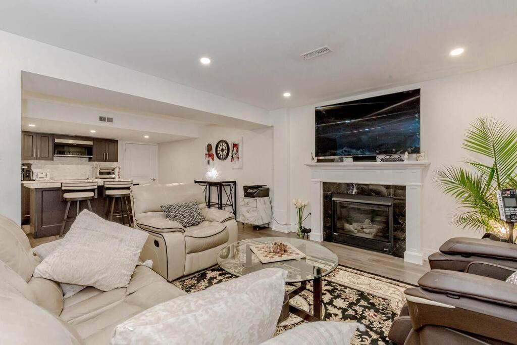 Luxury Basement Apartment In Oakville Exteriör bild
