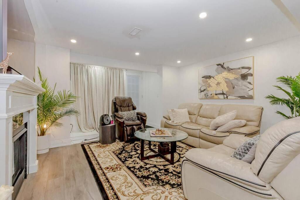 Luxury Basement Apartment In Oakville Exteriör bild