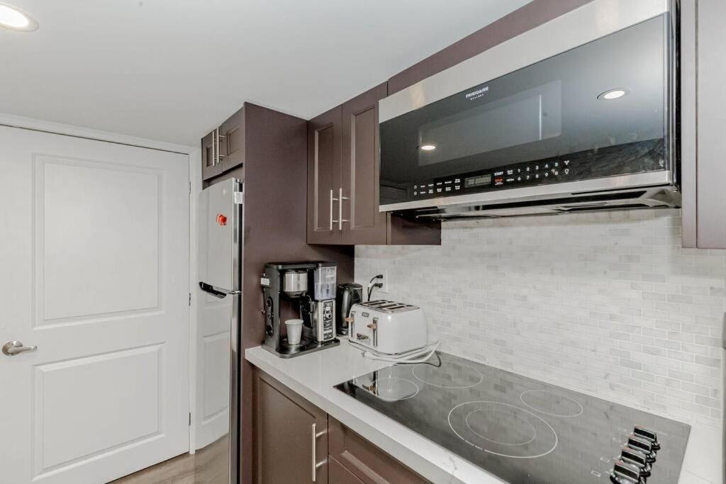 Luxury Basement Apartment In Oakville Exteriör bild