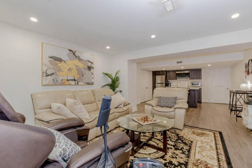 Luxury Basement Apartment In Oakville Exteriör bild