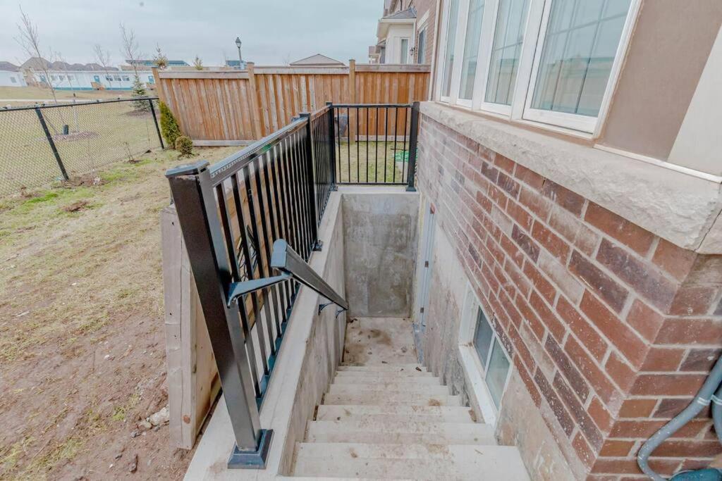 Luxury Basement Apartment In Oakville Exteriör bild