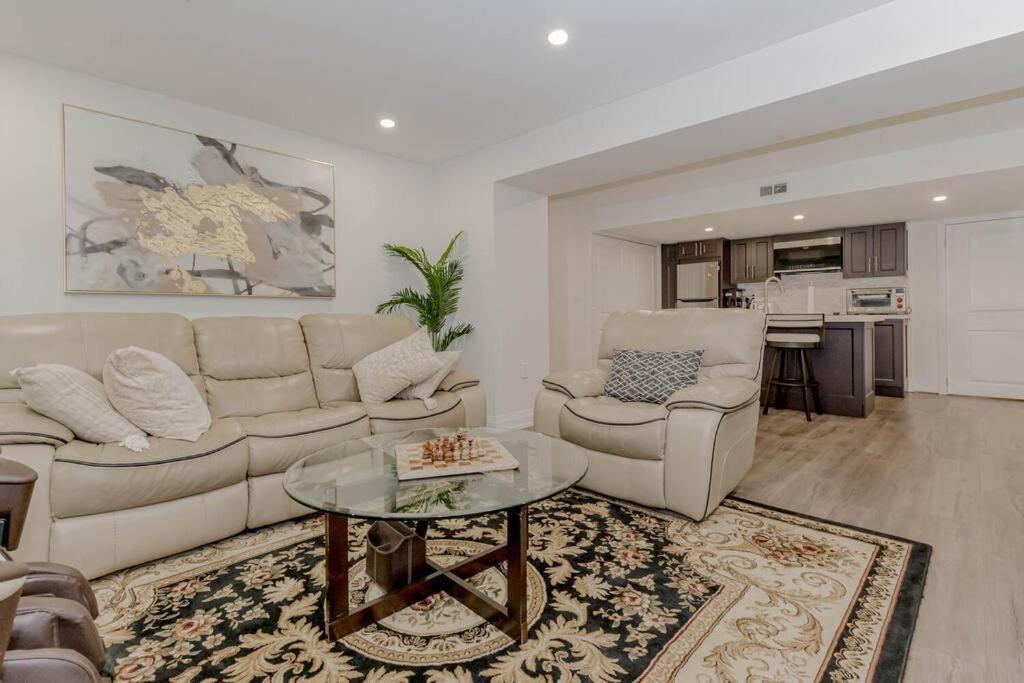 Luxury Basement Apartment In Oakville Exteriör bild